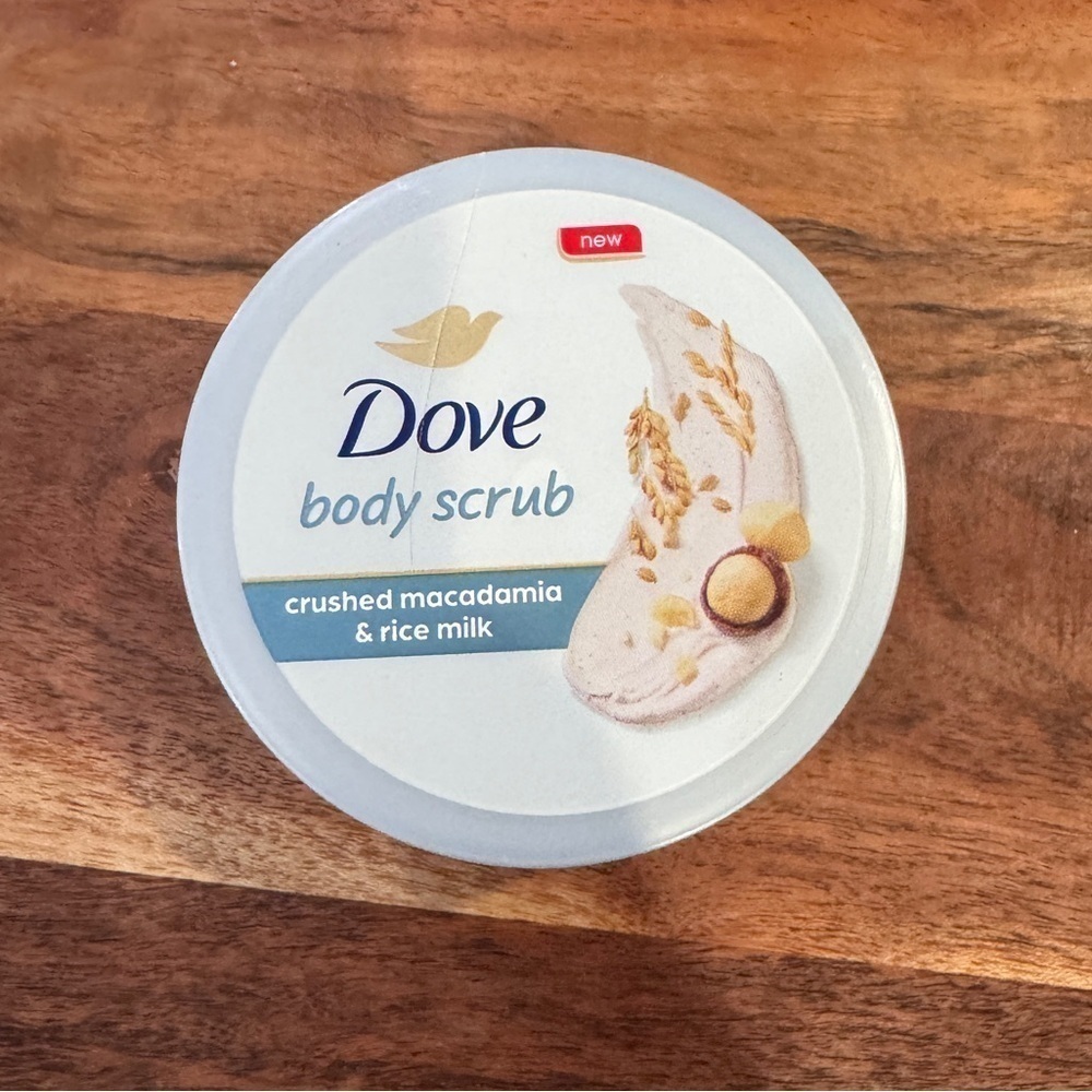 Dove Crushed Macadamia & Rice Milk Moderate Exfoliating Body Scrub 3.5 oz